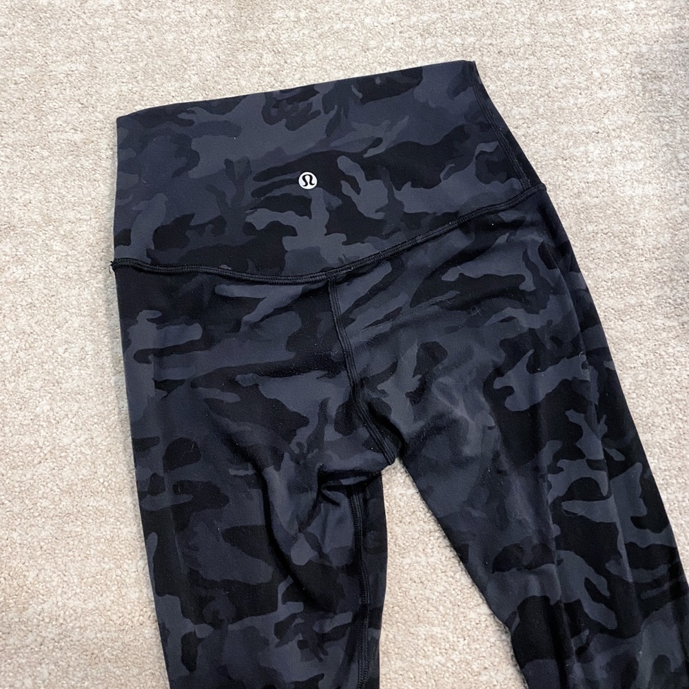 Lululemon Aligns camo coal multi